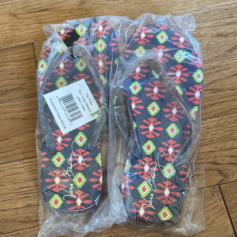 Vera Bradley Medium Flip Flop. NWT